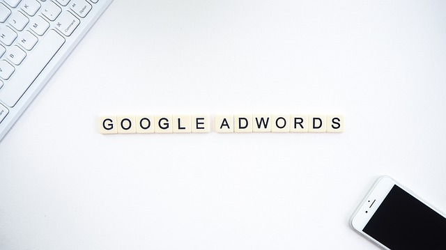 Google AdWords, mobil, klávesnica.jpg